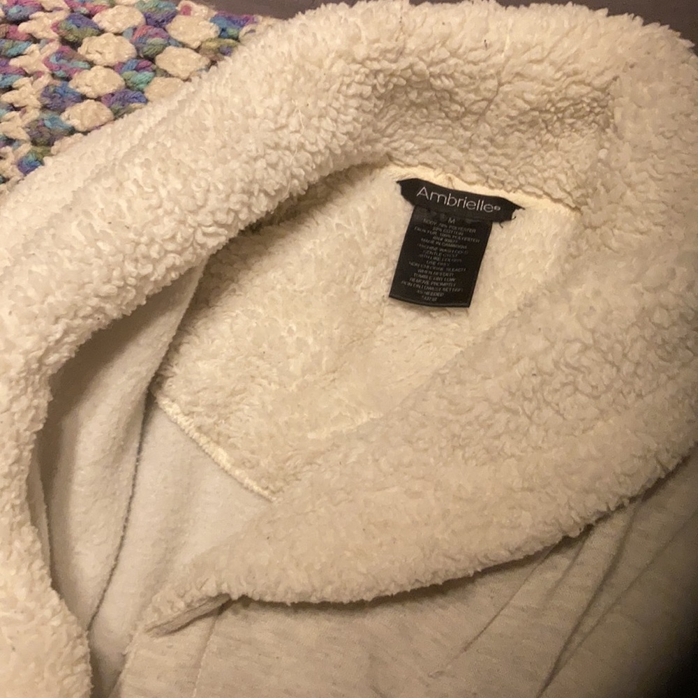 Quality Robe - Picture 2 of 7